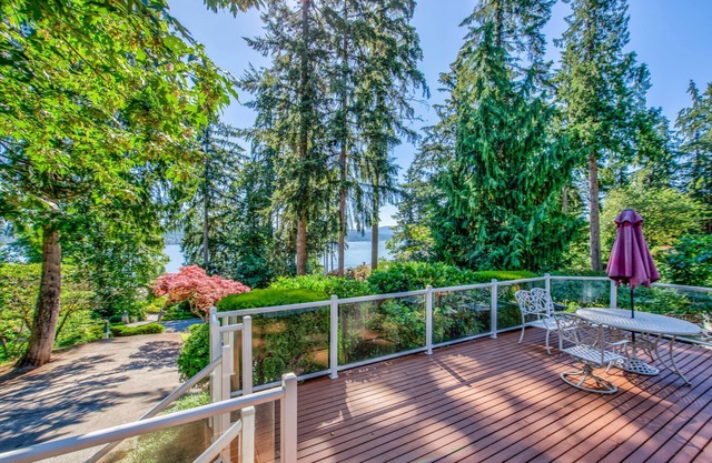 Stunning Sammamish Lake View Home near Weowna Park