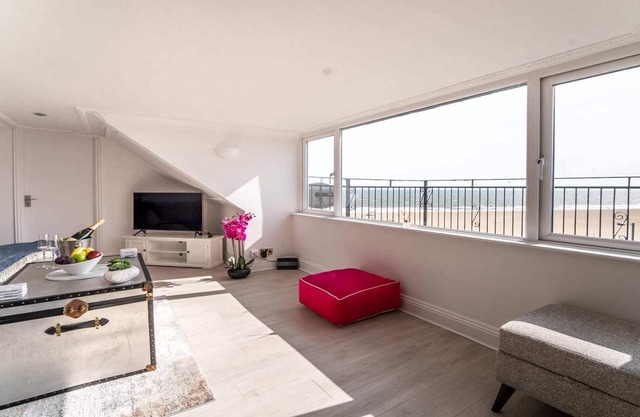 Stunning Sea View Penthouse - 2 Bedroom - 2 Bathr