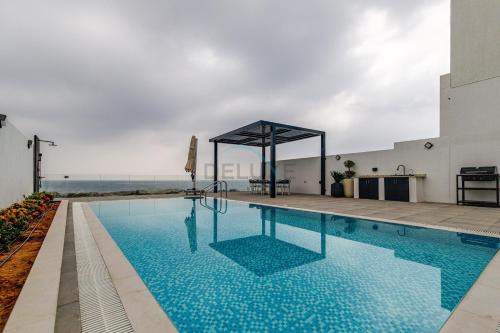 Stunning Sea Views from the Private Pool, Mins Away from Pristine Beaches and Key Fujairah Attractions, Sharm Al Dana Villa, Fujairah by Deluxe Holiday Homes