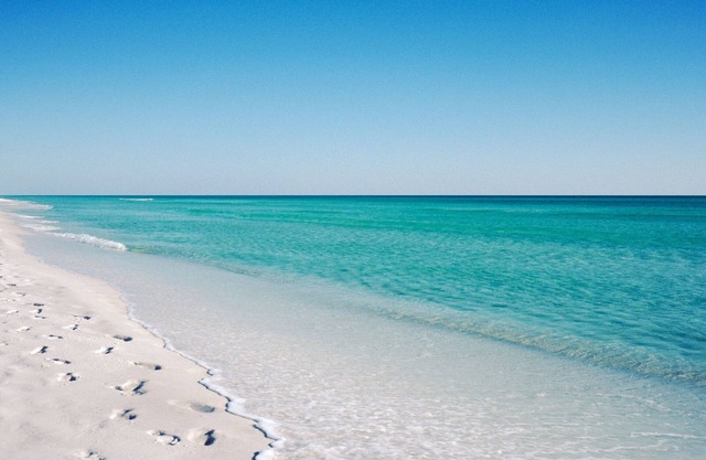 Stunning seaside 4br/3ba pool,2nd home fm ocean,oceanview roofdeck,1m to village