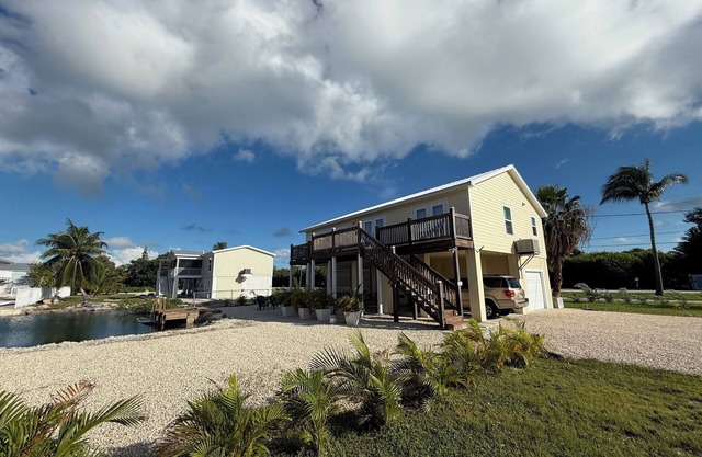 Stunning Sugarloaf, 3 bed house on huge plot to accomodate your RV or boat.