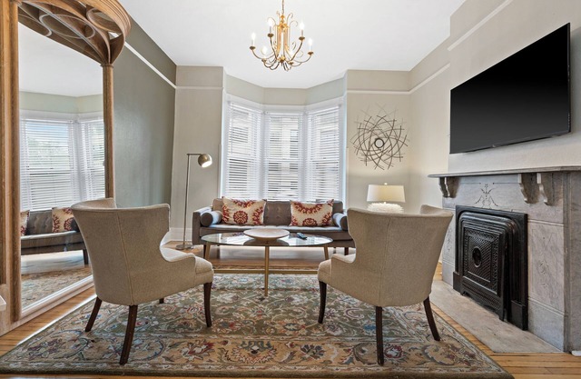 Stunning Townhouse in an Amazing Location Near Fiserv, Baird Center, Lakefront