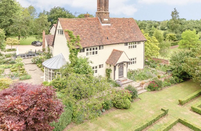 Stunning Tudor Manor House and Coach House