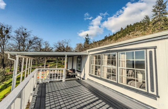 Stunning View, Fully Stocked Kitchen Near Wineries
