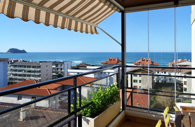 STUNNING VIEWS NEAR THE BEACH.