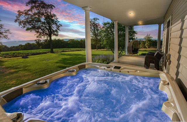 Stunning Views, Sleeps 20, Horses, Hot Tub, 7 bedrooms
