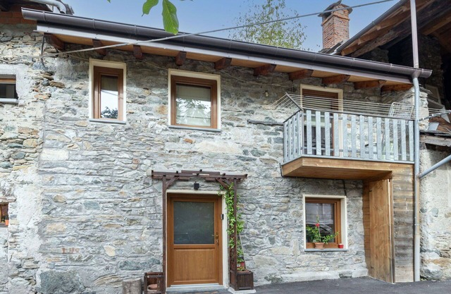 Stunning villa for 5 people with WIFI, TV, patio, pets allowed and parking