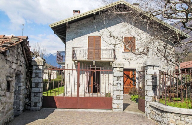 Stunning villa for 3 guests with TV and parking
