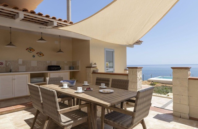 Stunning villa for 6 guests with WIFI, private pool, A/C, TV, terrace and parking