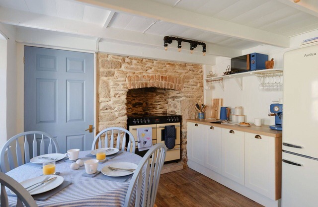 Stunning villa for 6 people with WIFI, TV, pets allowed and parking