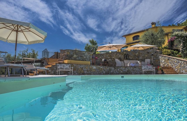 Stunning villa with pool, stunning view, large park with olive grove