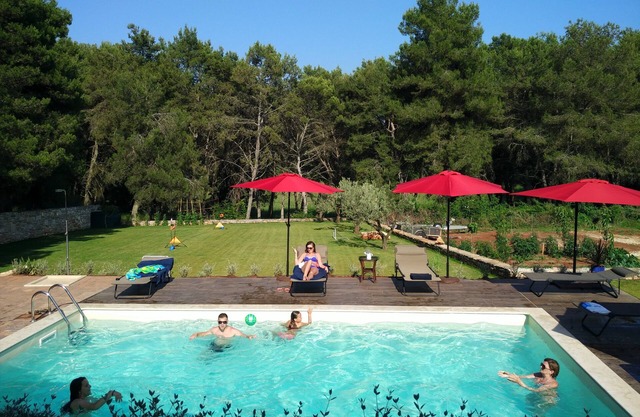 Stunning Villa, with pool, 10+ guests, 2 km from sea, privacy and relax