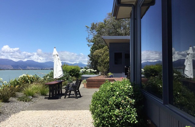 Stunning water front executive home Mapua Channel