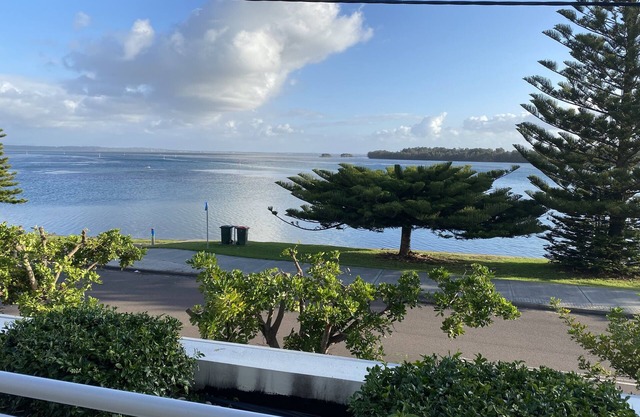 Stunning Waterview house sized apartment. Walk to beaches and restaurants.