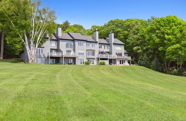 Stunning Windward Condo Rental Offers Unforgettable Views & Vacation Retreat