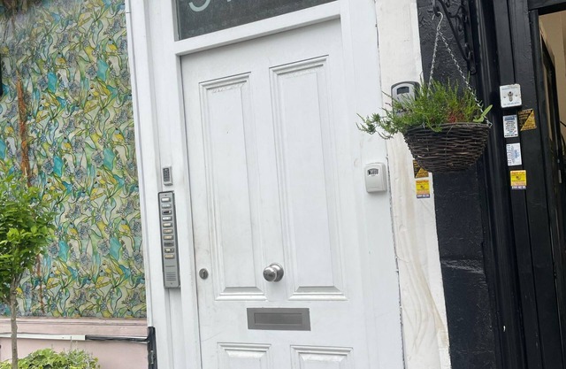 Stylish 1 bed apartment, 5 minutes walk to Crystal palace train station!