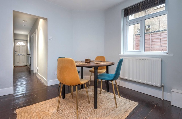 Stylish 1-Bed with Private Entrance & Garden