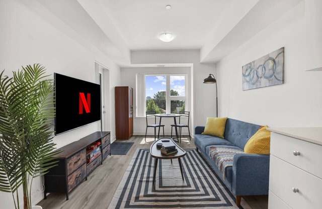 Stylish 1BR Condo in Prime Location with Parking and Wi Fi
