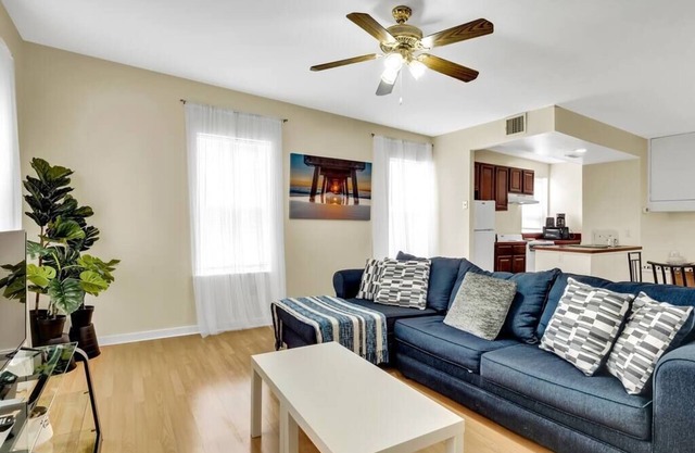 Stylish 1BR: Prime Location