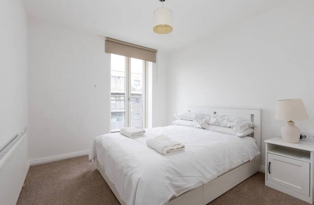 Stylish 2 Bed Duplex by Canal - Bow