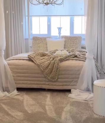 Stylish 2 bedroom 2 bath with balcony. (420)