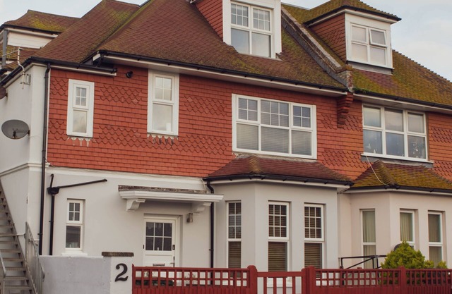 Stylish 2 bedroom apartment with full modern amenities.