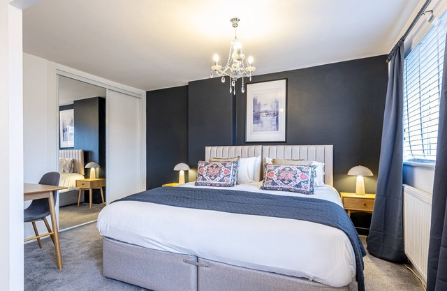 Stylish 2 bedroom house in quiet suburb of Chester Sleeps 6 by Restfully