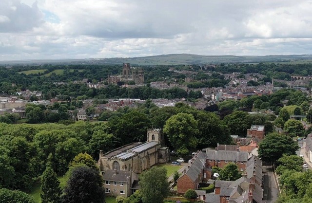 Stylish 2-Bedroom, Sleeps 5, 10min walk to Durham City Center, Laundry & Parking