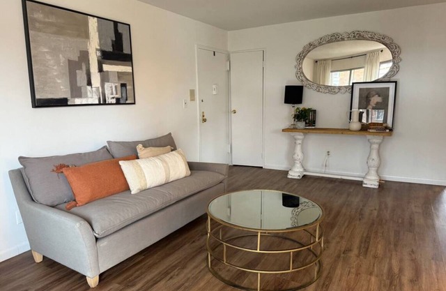 Stylish 2BR Condo Near Beaches, Hamptons & Vineyards – Summer Ready!