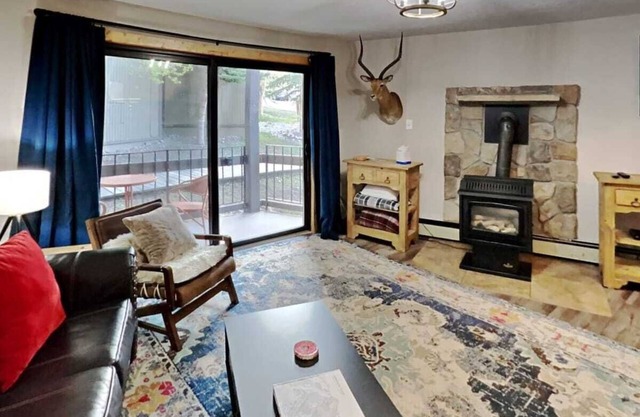 Stylish 2BR Home Near Skiing w/Hot Tub Access!