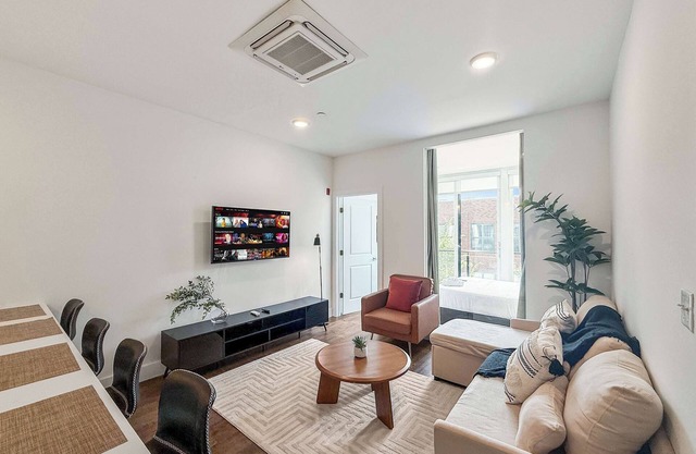 Stylish 2BR| Sleeps 6 | Trendy NoLibs Vibes