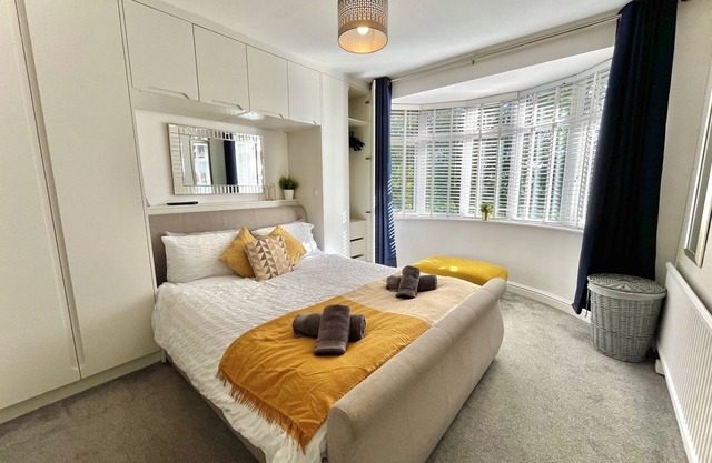 Stylish 3-bed home in Prestwich with free parking