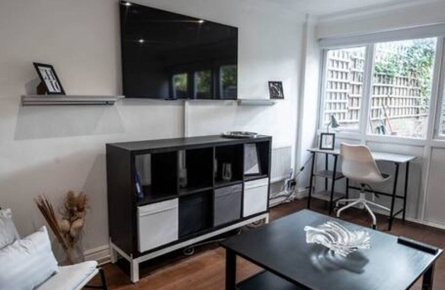 Stylish 3 BR House close to Streatham Hill station