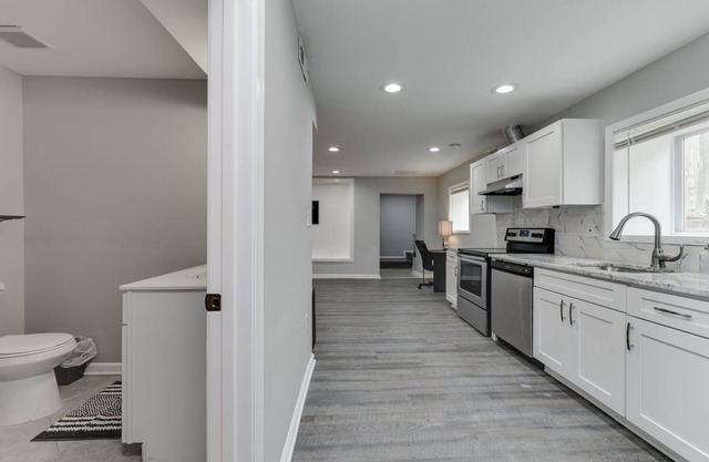 Stylish 3BR 3BA Colonial House by Cozysuites