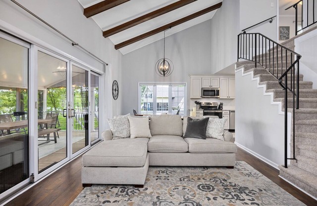 Stylish 3BR Lakefront Home on Kerr Lake