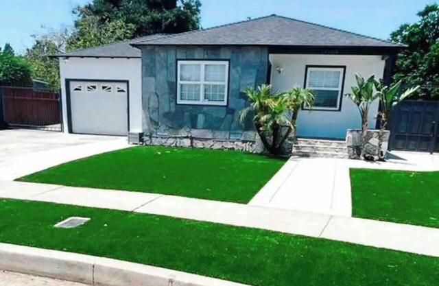 Stylish and Charming House with Private Backyard, Deck & Patio