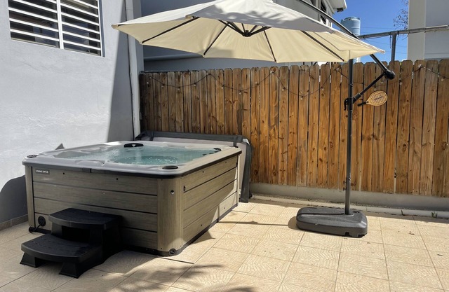 Stylish and cheerful 3 bedrooms house with hot tub. Pet Friendly!