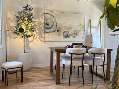 Stylish and Cozy 2BR 1BA Getaway Near LAX - LMU - SoFi - Beaches