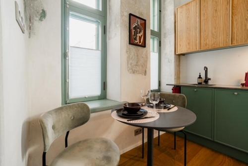 Stylish Apartment in Historic Villa Doll, City Center