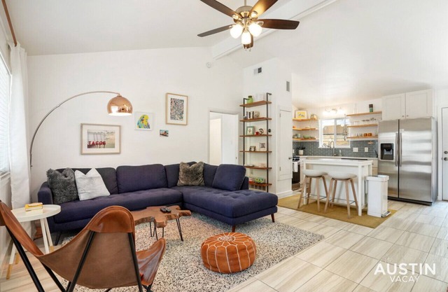 Stylish Austin Retreat w/Luxurious King Bed + W/D