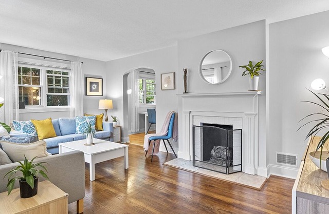 Stylish ♥ Baby Friendly ♥ 15min to DT PGH ♥ Great Yard