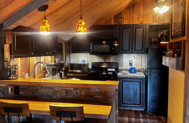 Stylish `Barn Loft` near Grayson Highlands