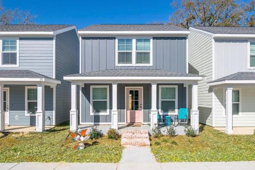 Stylish, BRAND NEW 3 Bed Cottage, Beach Front, DOG FRIENDLY!