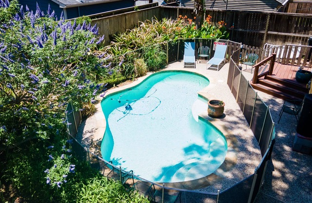 Stylish Bungalow Heights w/pool
