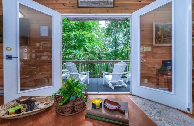 Stylish Cabin near wineries & parkway