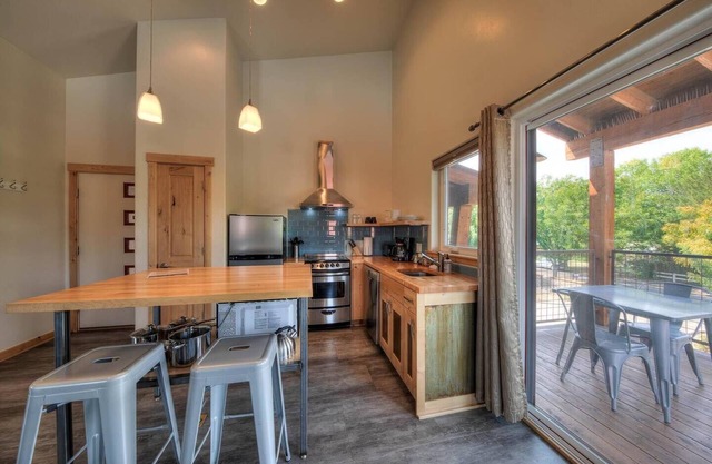 Stylish Casita Moab *2* | In Town, Outdoor Sauna