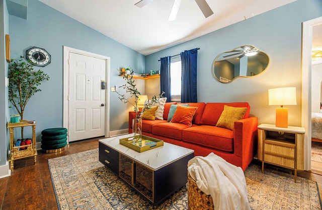 Stylish Chic Modern, Remodel, Private Yard Deck, Bourbon Trail, Airport, YumYum!