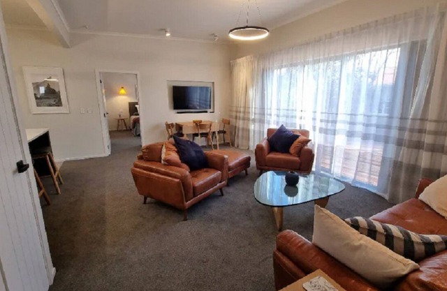 Stylish, comfortable townhouse close to the square