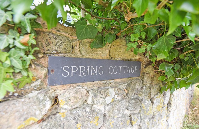 Stylish & comfortable cottage in a beautiful village with stunning views