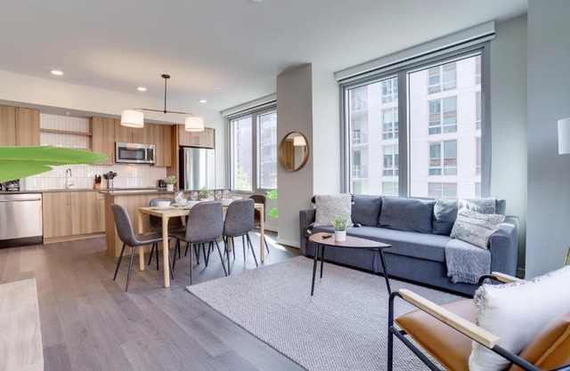 Stylish Condo at Clarendon with Rooftop Views
